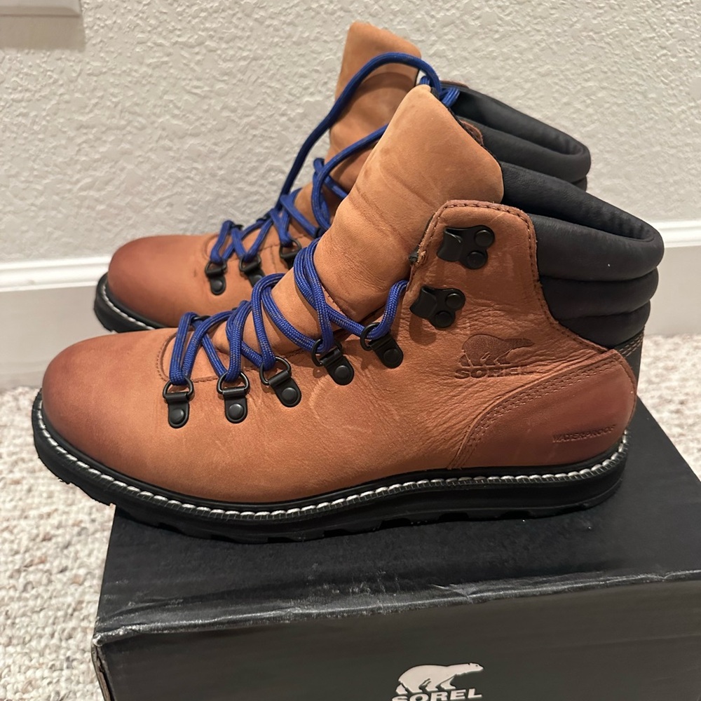 Men’s size 7.5 women’s 9-9.5 Sorel Madson boots. Worn once for a photo shoot. - Picture 1 of 5